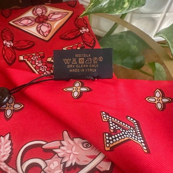 NWT Louis Vuitton Lunar New Year Dragon LV Red BB Bandeau 100% Silk Scarf 3x47” - Picture 11 of 13